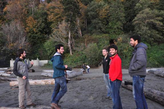 Junto com os brasileiros da expedição 4x1 na Wreck Beach, em Vancouver, no Canadá